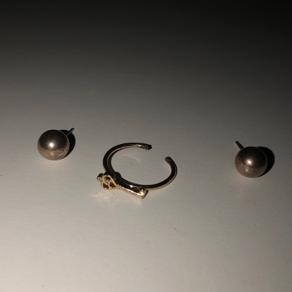 Key ring with matching pearl earrings.